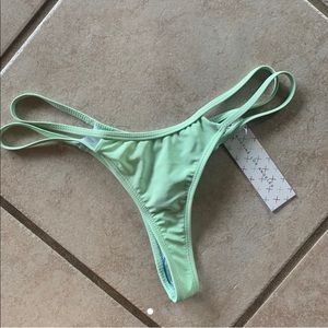 Boutine la ocean blue double strap bottom 💚